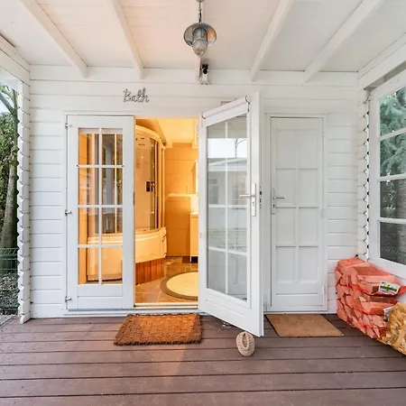 Kieftveen With Hot Tub For Four Person