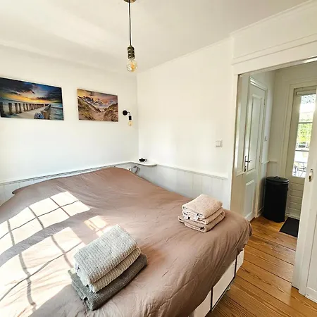 Kieftveen With Hot Tub For Four Person Holiday home Voorthuizen