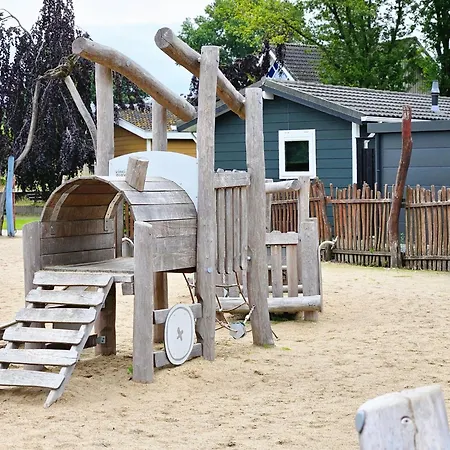 Kieftveen With Hot Tub For Four Person