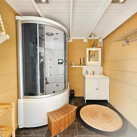 Kieftveen With Hot Tub For Four Person * Voorthuizen