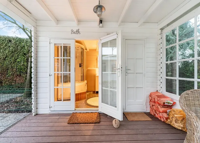 Kieftveen With Hot Tub For Four Person