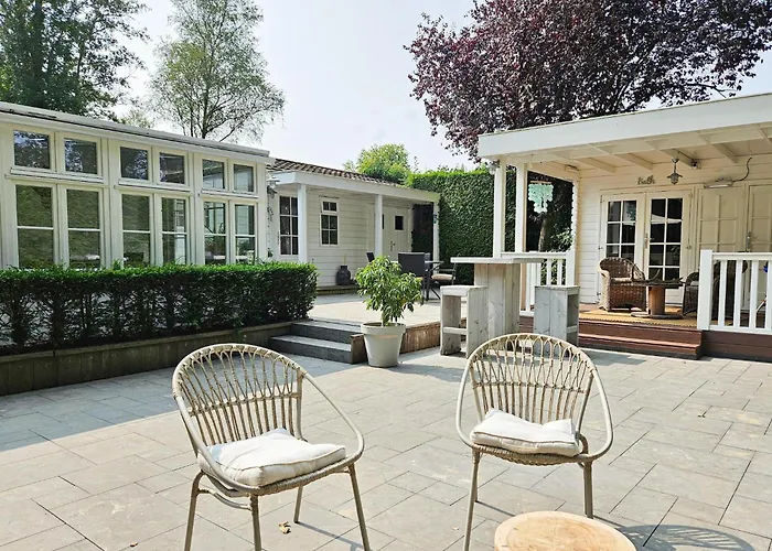 Сasa de vacaciones Kieftveen With Hot Tub For Four Person