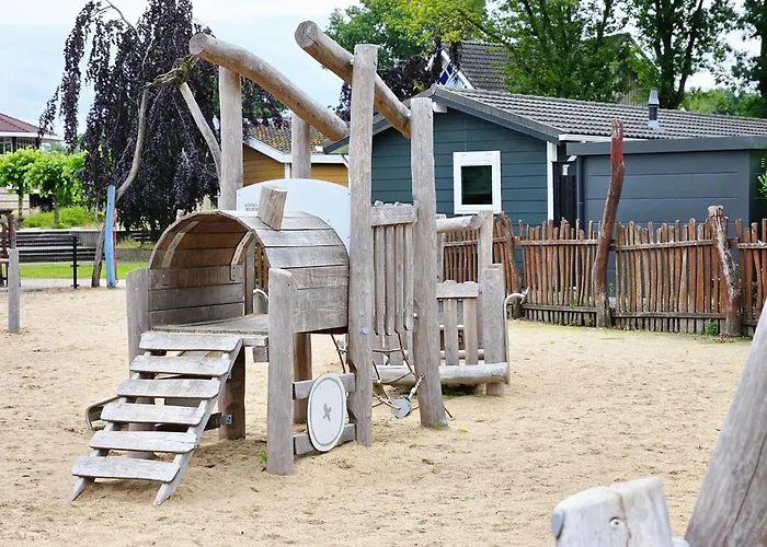 Kieftveen With Hot Tub For Four Person