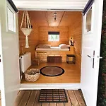 Kieftveen With Hot Tub For Four Person