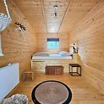 Kieftveen With Hot Tub For Four Person Vakantiehuis *