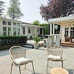 Vakantiehuis Kieftveen With Hot Tub For Four Person