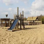Kieftveen With Hot Tub For Four Person Vakantiehuis *