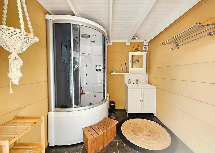 Kieftveen With Hot Tub For Four Person * Voorthuizen